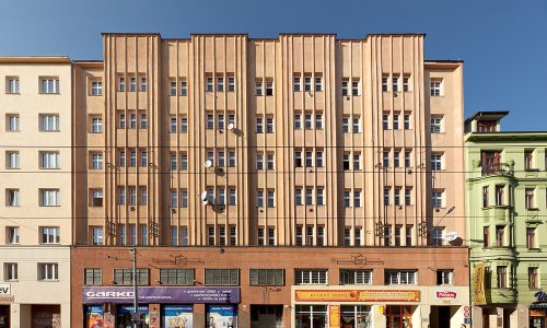 C347 Miets- und Geschäftshaus mit der Bäckerei Dělpe