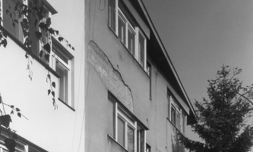 C352 Drei Mietshäuser mit Restaurants