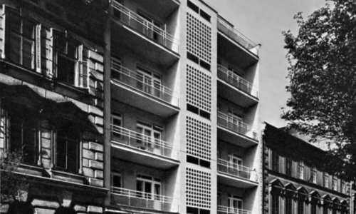 C128 Mietshaus von Dr. Karel Pur