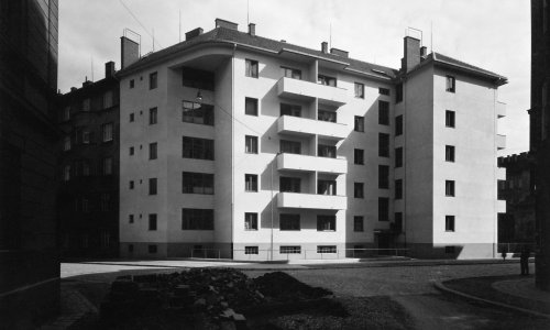 C367  Pawlatschenhaus mit Kleinwohnungen