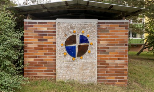 D018 Glasiertes Keramikrelief