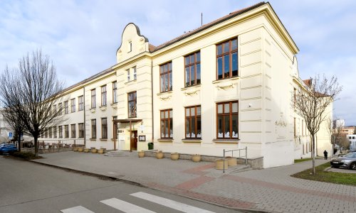 B084 ZŠ Sirotkova (Chlapecká a dívčí obecná a měšťanská škola)