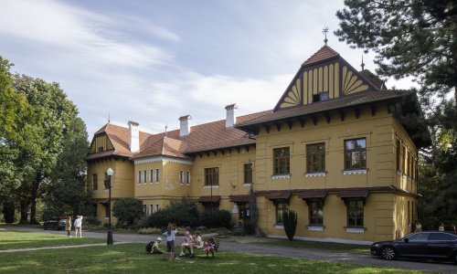 B184 Five Star Montessori-Grundschule (Pomologie-Institut)